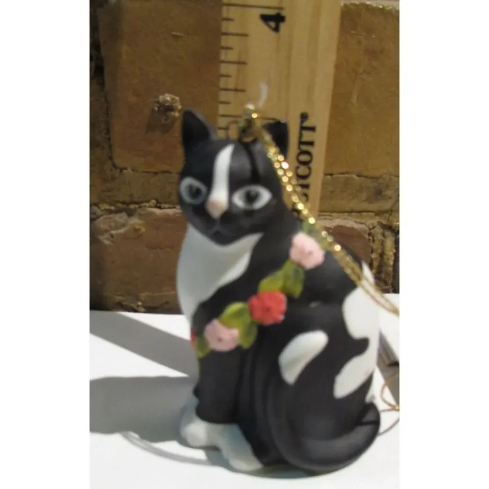 VINTAGE SILVESTRI KITTY CAT 1986 MARY LAKE THOMPSON FLOWERS FLORAL GARLAND BLACK